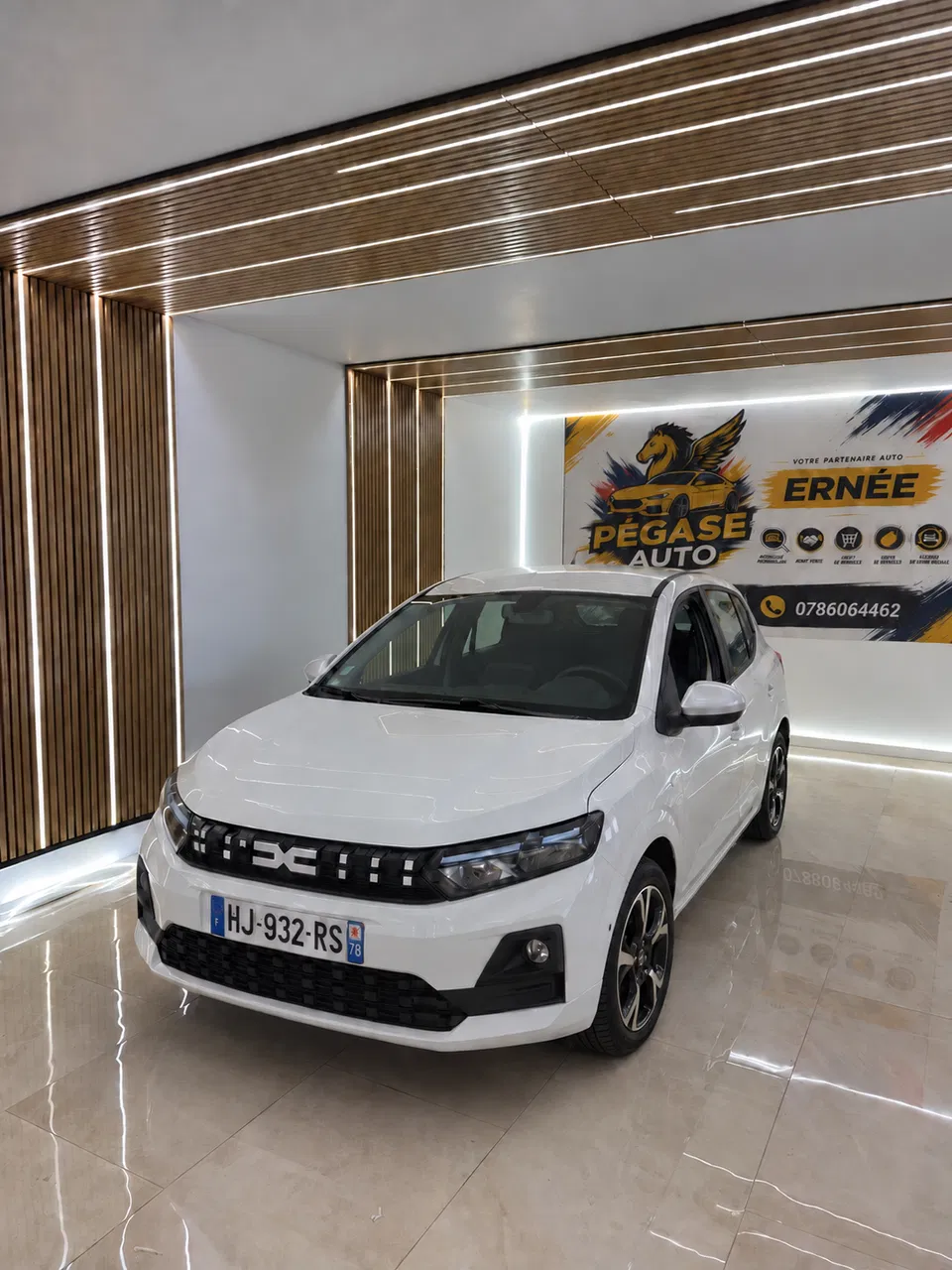 Dacia Sandero blanche · photo 1